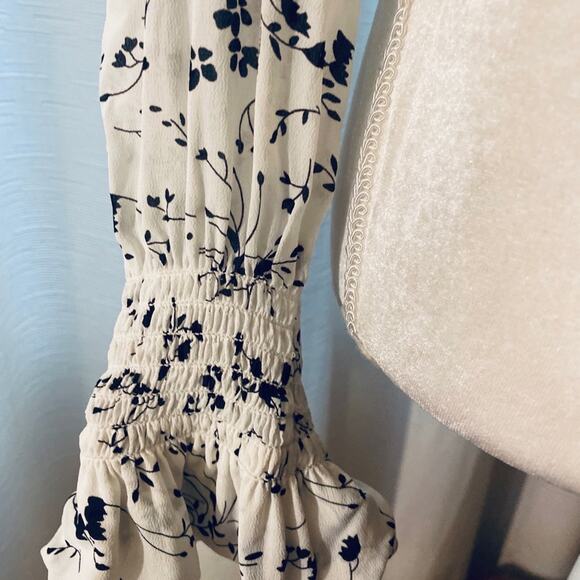 Blue Life Cora Top, Barcelona Floral, Size Small, White with Black Print - Picture 5 of 10